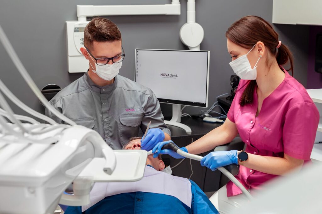 5L5A3112 Prywatny stomatolog Jarosław | kompleksowe leczenie zębów | Implanty zębów